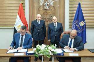 رئيس هيئة الدواء المصرية يشهد...