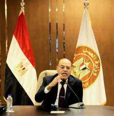 وزير العمل يستقبل وفدًا من...