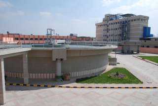 وزير الإسكان يستعرض مشروعات الشركة...