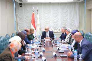 وزير التعليم يبحث مع مديرة...