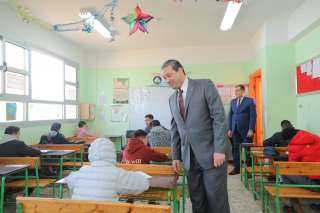 محافظ دمياط يتفقد لجان امتحانات...