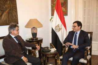 وزير الثقافة يبحث آفاق التعاون...