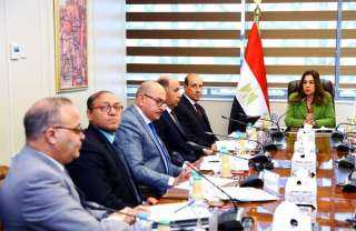 وزيرة التنمية المحلية تتابع الموقف...