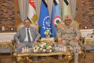 محافظ أسيوط يزور مقر قيادة...