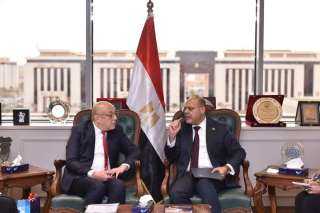 وزير العمل يلتقي سفير الفلبين...