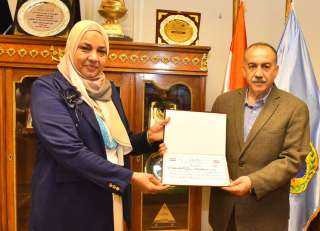 محافظ أسيوط يكرم فريق عمل...
