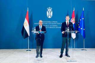 وزير الخارجية والهجرة يلتقي مع...
