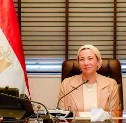 وزيرة البيئة تناقش مع نظيرتها...