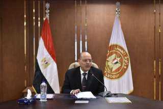 وزير العمل يترأس اجتماع مجلس...