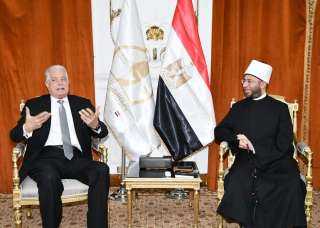 وزير الأوقاف يستقبل اللواء الدكتور...