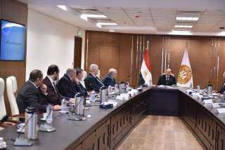 وزير العمل يترأس إجتماع مجلس...