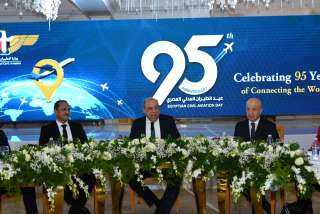 وزير الطيران المدني: نتبنى استراتيجية...