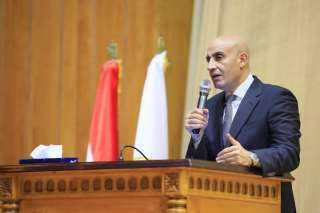وزير التعليم يعقد لقاء موسعًا...