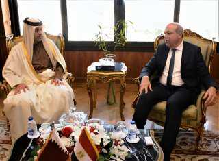 وزير الطيران يلتقي وزير النقل...