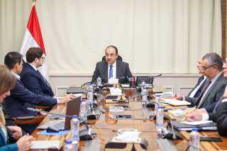 وزير قطاع الأعمال العام يتابع...