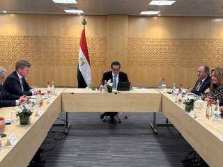 وزير الصحة يبحث مع ممثلي...