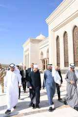 وزير الأوقاف يستقبل مدير جامعة...