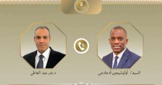 وزير الخارجية والهجرة يجري اتصالاً...