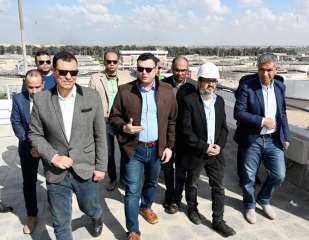 وزير الإسكان يتفقد محطة معالجة...