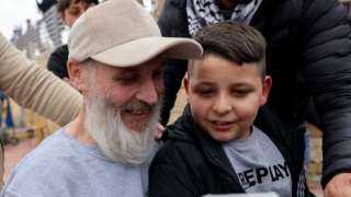 ثلاث حافلات تقل المحررين الفلسطينيين...