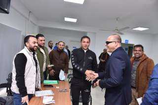 وزير العمل وسط العاملين المُرشحين...