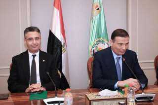 وزيرا الزراعة والتموين يبحثان مع...
