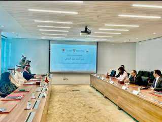 وزير الخارجية والهجرة يلتقي بوزير...