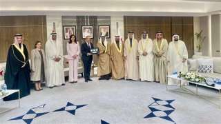 وزير الخارجية يجتمع برجال أعمال...