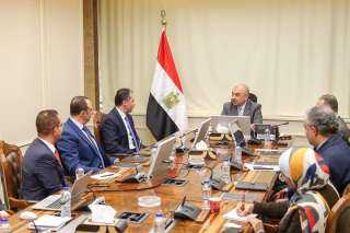 وزير قطاع الأعمال العام يبحث...