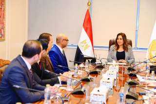 وزيرة التنمية المحلية تتابع مع...