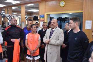 وزير العمل يتفقد اختبارات المرشحين...
