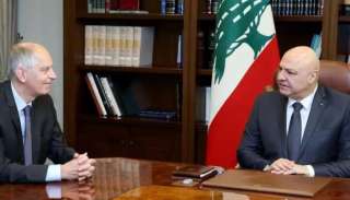 رئيس لبنان يطالب فرنسا بالضغط...