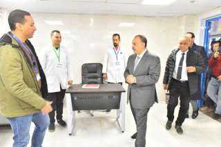 محافظ أسيوط يتفقد المعمل المركزي...