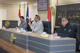 محافظ السويس يعقد الاجتماع الأسبوعي...