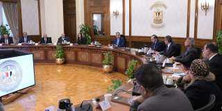 رئيس الوزراء يجتمع مع أعضاء...