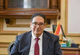 رئيس جامعة القاهرة يعلن حصول...