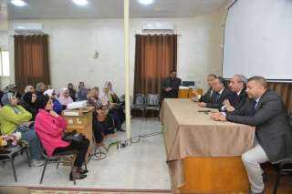 محافظ أسيوط يلتقى بمختلف فئات...
