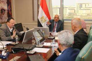 وزير الكهرباء يتابع موقف تسليم...