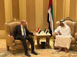 وزير الطيران المدني يلتقي مع...
