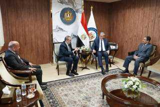 وزير البترول يلتقى الدكتور محمد...