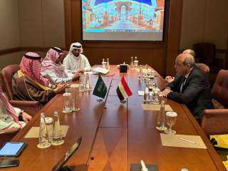 وزير الطيران المدني يلتقي رئيس...