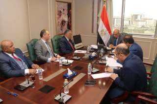 وزير الكهرباء يبحث مع رئيس...