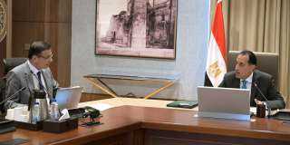 رئيس الوزراء يتابع مع وزير...
