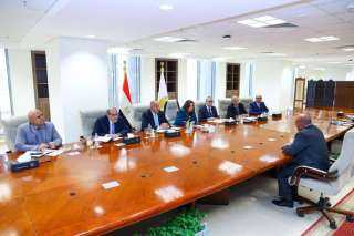 وزيرة التنمية المحلية ترأس اجتماع...