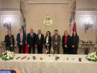 وزير الخارجية يحضر مراسم استرداد...