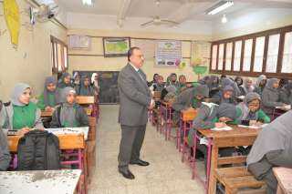 محافظ أسيوط يتفقد مدرسة الوليدية...
