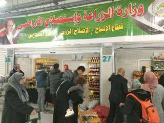 إقبال كبير من المواطنين على...