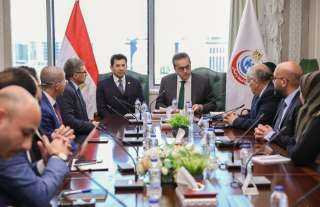 وزير الصحة ووزير الشباب والرياضة...