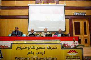 خلال زيارته للشركة.. وزير قطاع...