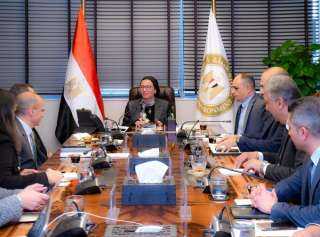 وزيرة البيئة تبحث مع نائب...